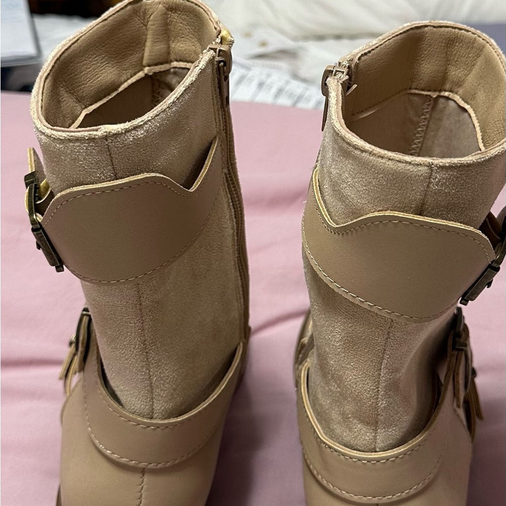 Yoki Darcy-10 Size 8 NWOT Beige Mid Boot - Picture 3 of 5